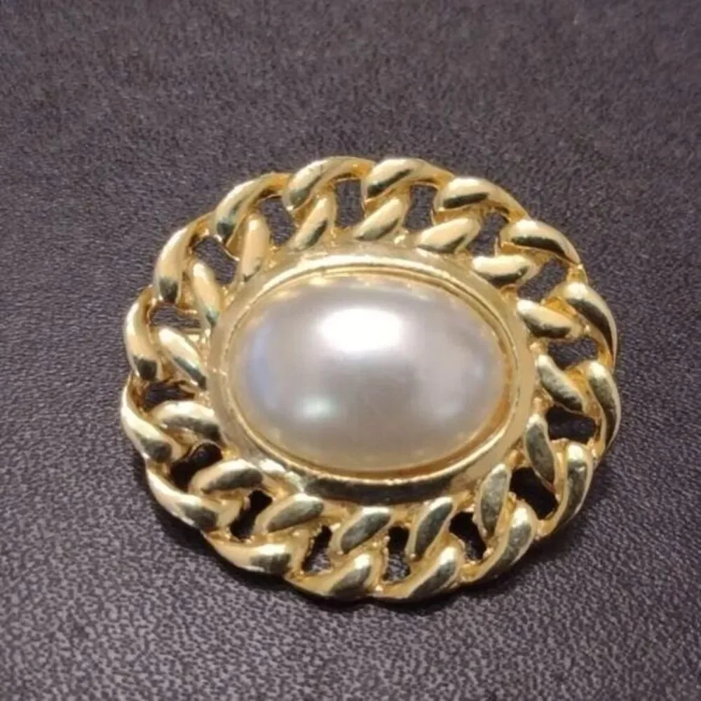 Vintage gold tone oval brooch faux pearl chain